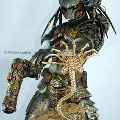 Tromblon Hunter Pedator, sculptured by Narin, with Konami Facehugger