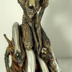 Alien Pile, sculptured by Takayuki Takeya, released by Fewture Models